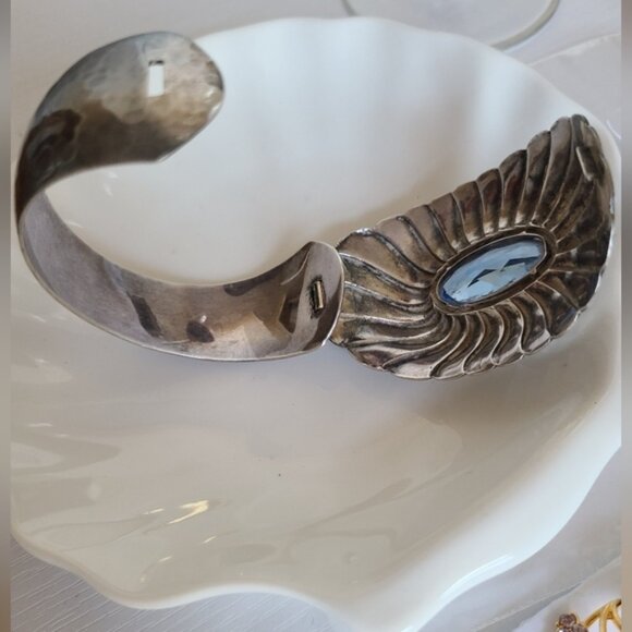 Vintage Hammered Metal Silver Huge Chunky Blue Oval Crystal Bangle Bracelet - Picture 6 of 10